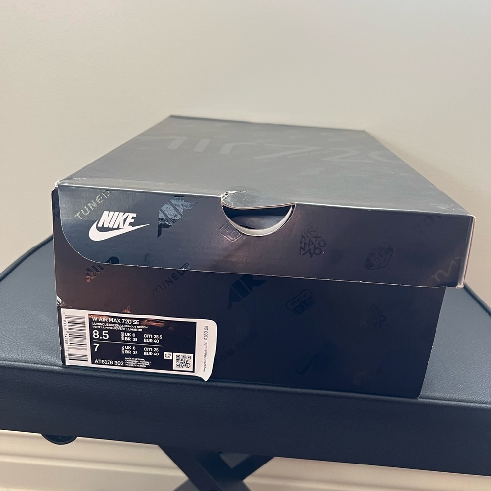 Nike Air Max 720 SE - Size 8.5 Women (US) - Picture 2 of 14